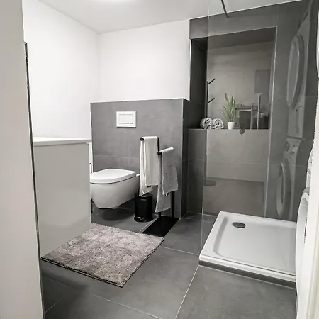 Apartamento Fewomo Exclusives Moselappartment, Boots Slipanlage, Moselradweg, Zentral, 5 Gaeste *